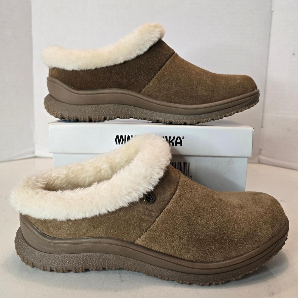 Minnetonka Emerson Dusty is Brown Suede Clogs with Faux Fur Lining in Women's 7